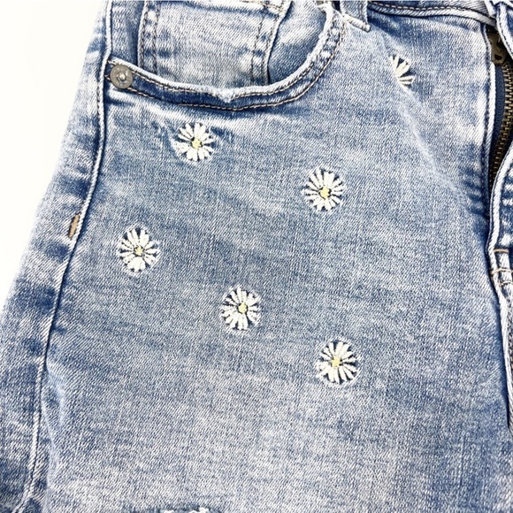 ✅ AMERICAN EAGLE Hi Rise Shortie Embroidered Daisy Stretch Denim Shorts SIZE 0 - Picture 7 of 8